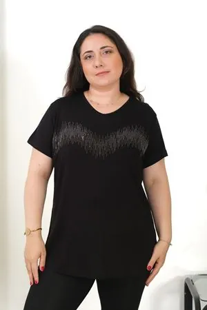 RENKTE BÜYÜK BEDEN TAŞLI SİYAH BLUZ