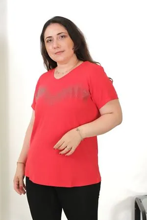 RENKTE BÜYÜK BEDEN TAŞLI KIRMIZI BLUZ