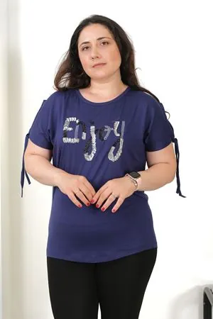 RENKTE BÜYÜK BEDEN ENJOY PULLU NAKIŞLI LACİVERT BLUZ