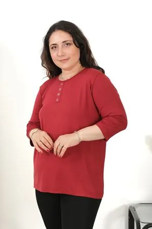 RENKTE BÜYÜK BEDEN KUŞGÖZÜ DETAY BORDO KAPRİ KOL BLUZ