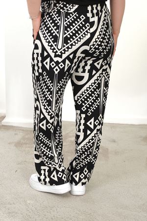 RENKTE BÜYÜK BEDEN CEPLİ BELİ LASTİKLİ BOL PAÇA PANTALON