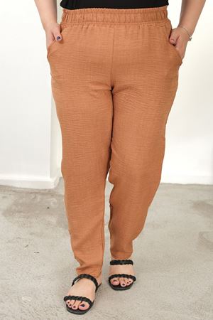 RENKTE BÜYÜK BEDEN DAR PAÇA CEPLİ TABA PANTALON