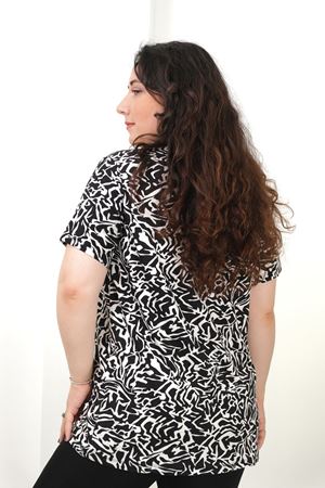 RENKTE BÜYÜK BEDEN FERMUARLI DESENLİ BLUZ
