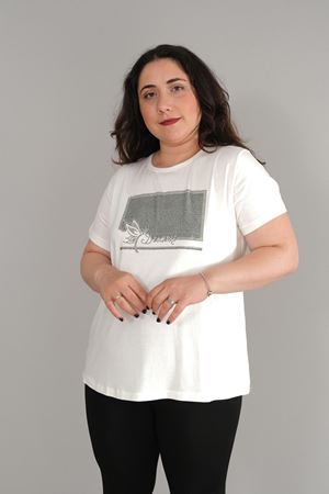 RENKTE BÜYÜK BEDEN KELEBEK TAŞLI KISA KOL BEYAZ BLUZ