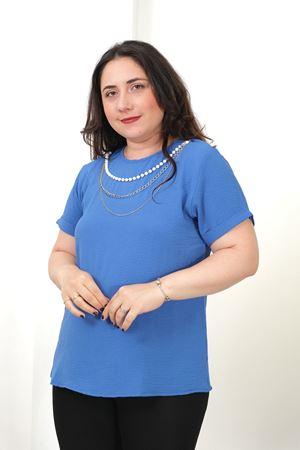 RENKTE BÜYÜK BEDEN AYROBİN KOLYELİ İNDİGO BLUZ