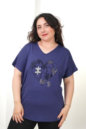 RENKTE BÜYÜK BEDEN KALP PUZZLE TAŞLI V YAKA LACİVERT BLUZ