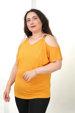 RENKTE BÜYÜK BEDEN OMUZLARI PENCERELİ TOKA ASKILI HARDAL BLUZ
