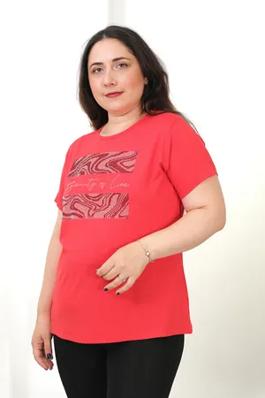 RENKTE BÜYÜK BEDEN EBRULİ DESEN TAŞLI KIRMIZI BLUZ