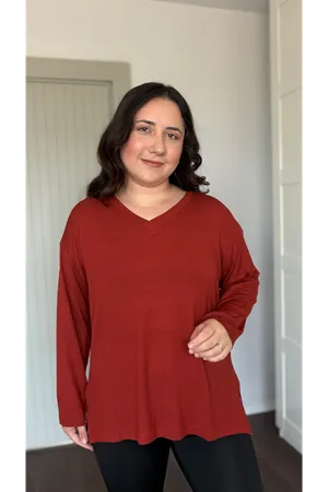 RENKTE ÖZEL ÜRETİM BÜYÜK BEDEN V YAKA YIRTMAÇLI UZUN KOL KİREMİT BLUZ