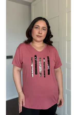 RENKTE BÜYÜK BEDEN DİK PUL DETAYLI KISA KOL PUDRA BLUZ