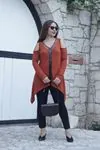 RENKTE BÜYÜK BEDEN ÖNÜ PUL GARNİLİ OMUZ DEKOLTELİ KİREMİT BLUZ