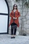 RENKTE BÜYÜK BEDEN ÖNÜ PUL GARNİLİ OMUZ DEKOLTELİ KİREMİT BLUZ