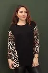 RENKTE BÜYÜK BEDEN SİYAH LEOPAR ASİMETRİK BLUZ