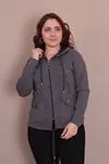 RENKTE BÜYÜK BEDEN KAPAKLI CEP KAPŞONLU FERMUARLI GRİ SWEAT
