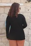RENKTE BÜYÜK BEDEN TÜL VE PUL GARNİLİ SİYAH BLUZ
