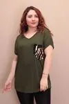 RENKTE CEPLİ PUL DETAY HAKİ YEŞİL BLUZ