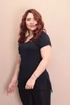 RENKTE BÜYÜK BEDEN V YAKA KOYU LACİVERT T-SHİRT