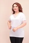 RENKTE YAKASI VE KOLLARI TÜLLÜ BEYAZ BLUZ