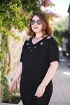 RENKTE YAKASI HALKA TAŞLI SİYAH BLUZ