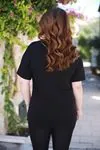 RENKTE YAKASI HALKA TAŞLI SİYAH BLUZ