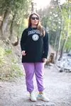 RENKTE YIRTMAÇLI YAZI BASKILI SİYAH SWEAT