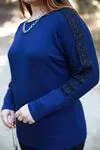 RENKTE OMUZLARI DANTELLİ LACİVERT BLUZ