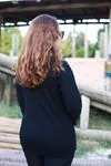RENKTE KELEBEK BASKILI SİYAH BLUZ