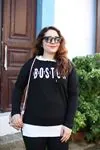 RENKTE KAPŞONLU İÇTEN ÇIKMA YAZILI SİYAH SWEAT