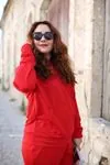 RENKTE KIRMIZI GENİŞ KESİM EŞOFMAN TAKIMI