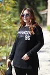 RENKTE BASKILI YIRTMAÇLI SİYAH SWEAT