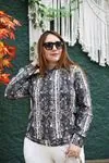 RENKTE KADİFEMSİ DOKUDA KAPŞONLU SWEAT&BLUZ