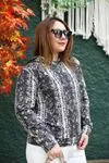 RENKTE KADİFEMSİ DOKUDA KAPŞONLU SWEAT&BLUZ