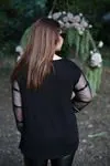 RENKTE SİYAH TÜL DETAYLI BLUZ