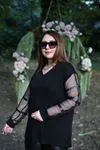 RENKTE SİYAH TÜL DETAYLI BLUZ