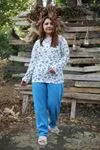 RENKTE BEYAZ ÇİÇEKLİ ALT ÜST PİJAMA TAKIMI