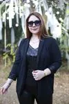 RENKTE KOL UÇLARI PULLU SİYAH CEKET