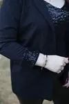 RENKTE KOL UÇLARI PULLU SİYAH CEKET