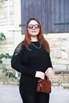 RENKTE KOLLARI APLİK DANTELLİ SİYAH BLUZ