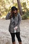 RENKTE BELİ İPLİ KAPŞONLU LEOPAR DESENLİ POLAR CEKET