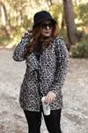 RENKTE BELİ İPLİ KAPŞONLU LEOPAR DESENLİ POLAR CEKET