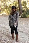RENKTE BELİ İPLİ KAPŞONLU LEOPAR DESENLİ POLAR CEKET