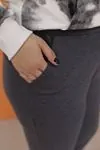 RENKTE GENİŞ KESİM LASTİKLİ KOYU GRİ EŞOFMAN ALTI