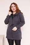 RENKTE FERMUARLI KAPŞONLU DESENLİ KAŞE CEKET