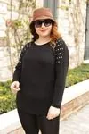 RENKTE ÇİFT OMUZ TAŞLI SIRTI HALKALI SİYAH TRİKO BLUZ