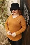 RENKTE ÇİFT OMUZ TAŞLI SIRT BİYELİ HARDAL TRİKO BLUZ