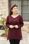 RENKTE ÖNÜ ÇIMALI İNCİLİ SIRT BİYELİ MÜRDÜM TRİKO BLUZ
