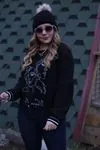 RENKTE KIZ ÇİZİMLİ KOLU PLİSELİ BLUZ