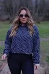 RENKTE PETEK DESENLİ KAPŞONLU SWEAT