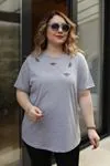 RENKTE GENİŞ KESİM ARI NAKIŞLI GRİ TSHİRT