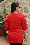 RENKTE NAKIŞ YAZILI DUBLE KOL KIRMIZI TSHİRT
